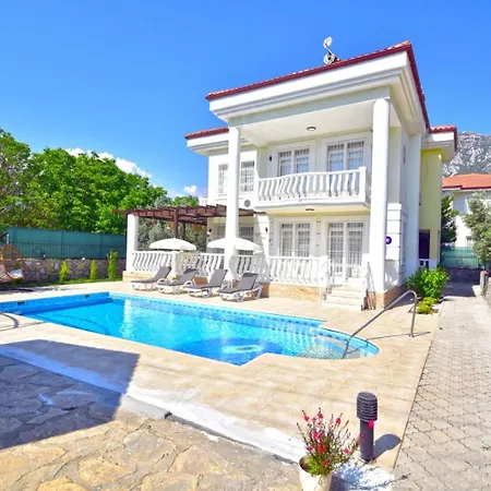 Alya Uezuemlue Fethiye
